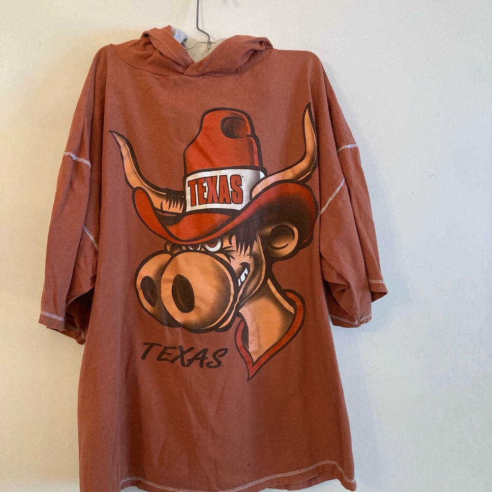 Large graphic Texas Longhorn t-shirt with hood size xxl